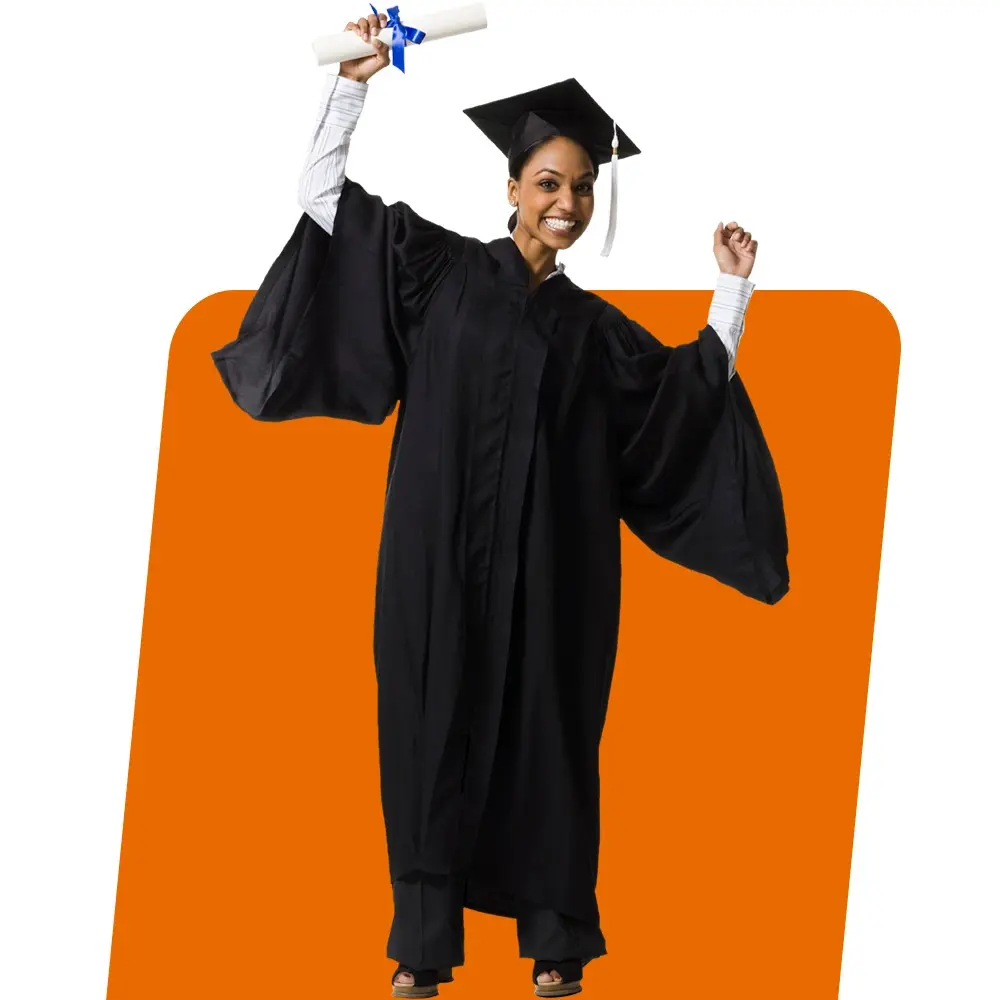 Mulher com diploma comprado na mão